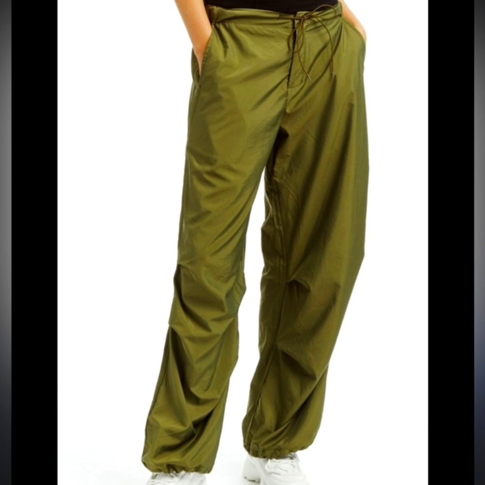 Tractr Cargo Pants in Army Green
